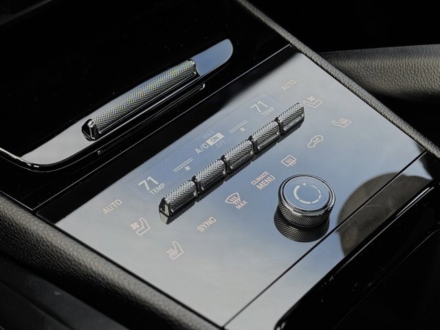 Certified 2025 Porsche Cayenne Coupe image 32