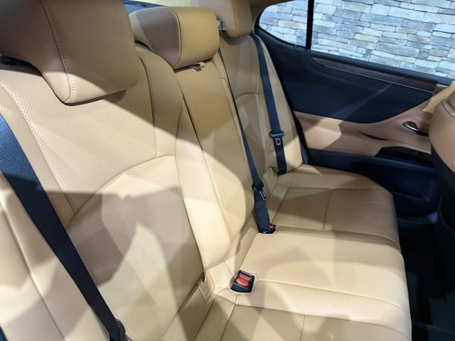 Used 2025 Lexus ES 300h w/ Premium Package image 33