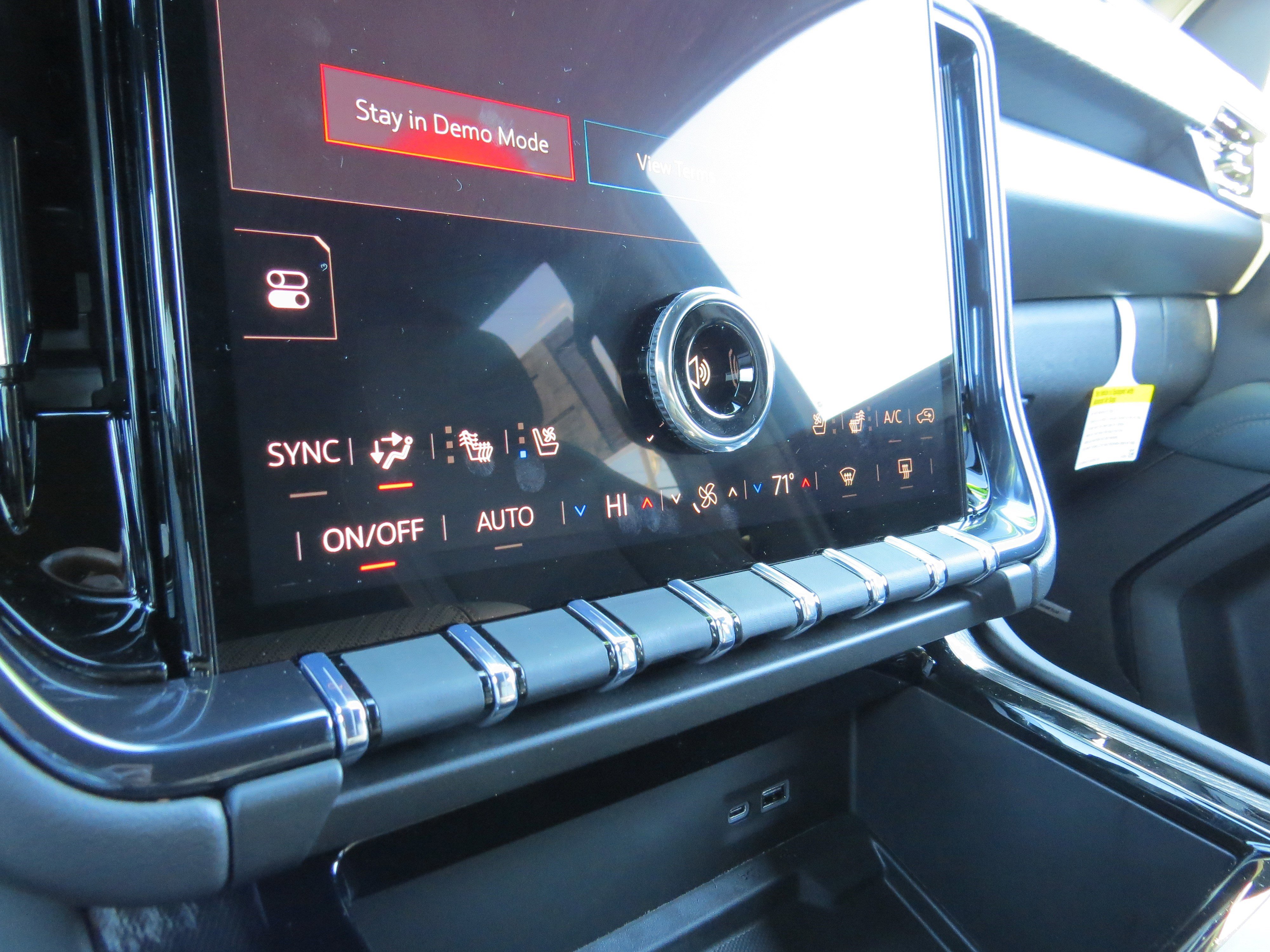 New 2026 GMC Yukon XL AT4 w/ AT4 Premium Package image 31