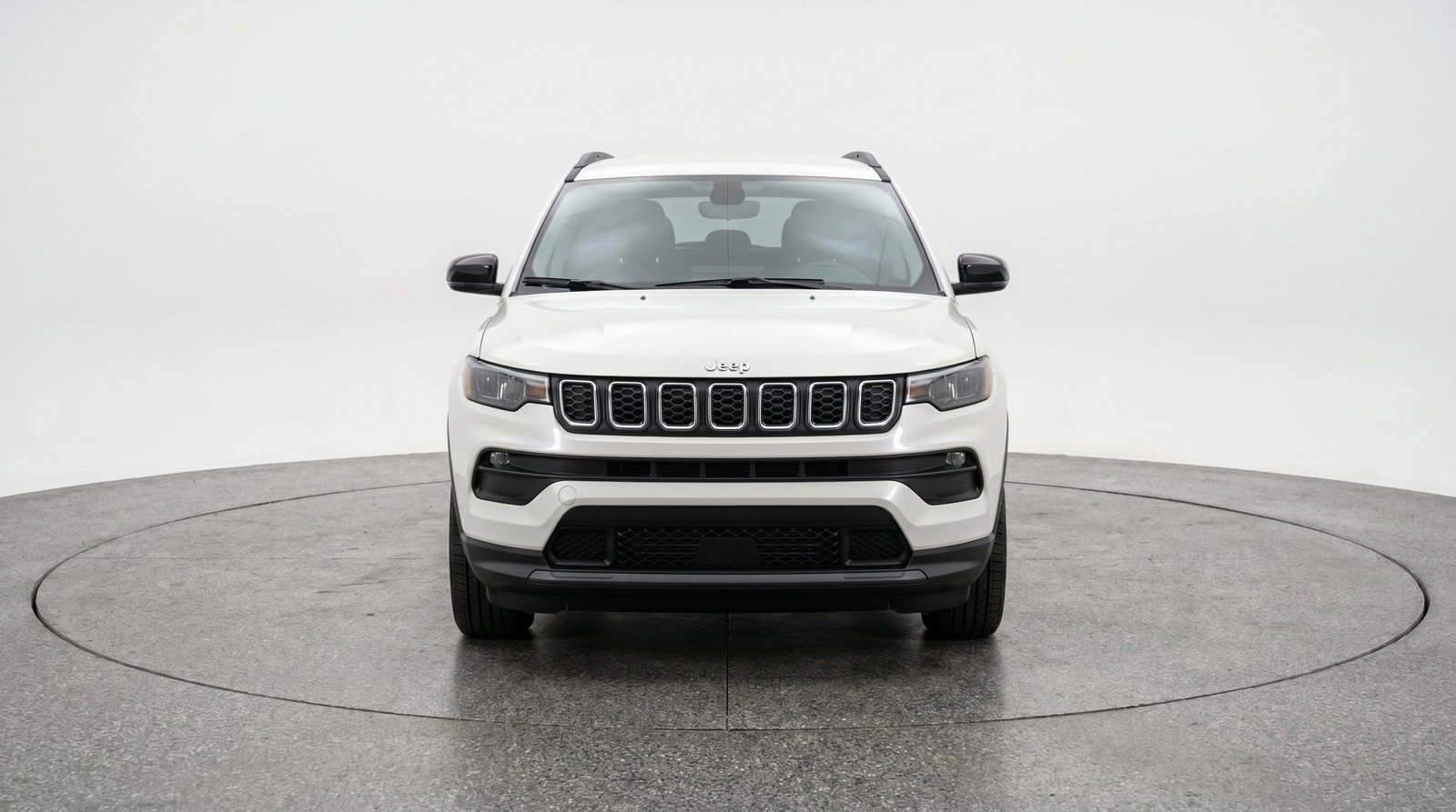 Used 2025 Jeep Compass Latitude AWD/4WD image 2
