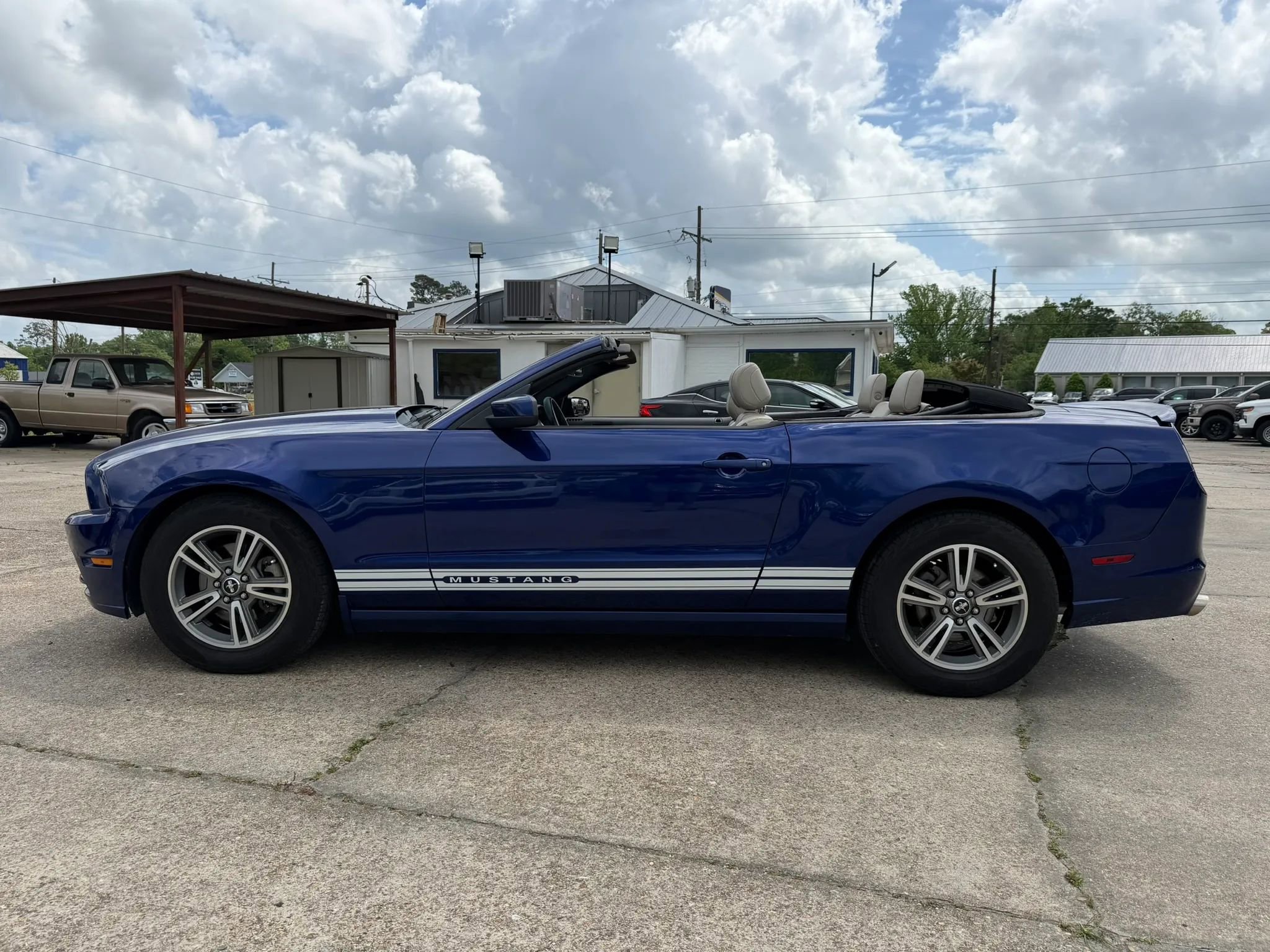 Used 2013 Ford Mustang Premium RWD image 22