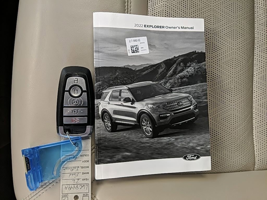 Used 2022 Ford Explorer Platinum w/ Equipment Group 601A image 28