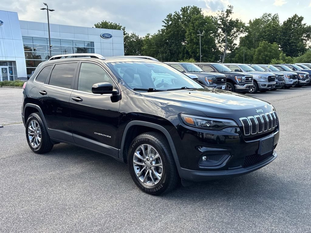 Used 2019 Jeep Cherokee Latitude Plus w/ Comfort/Convenience Group AWD/4WD image 3