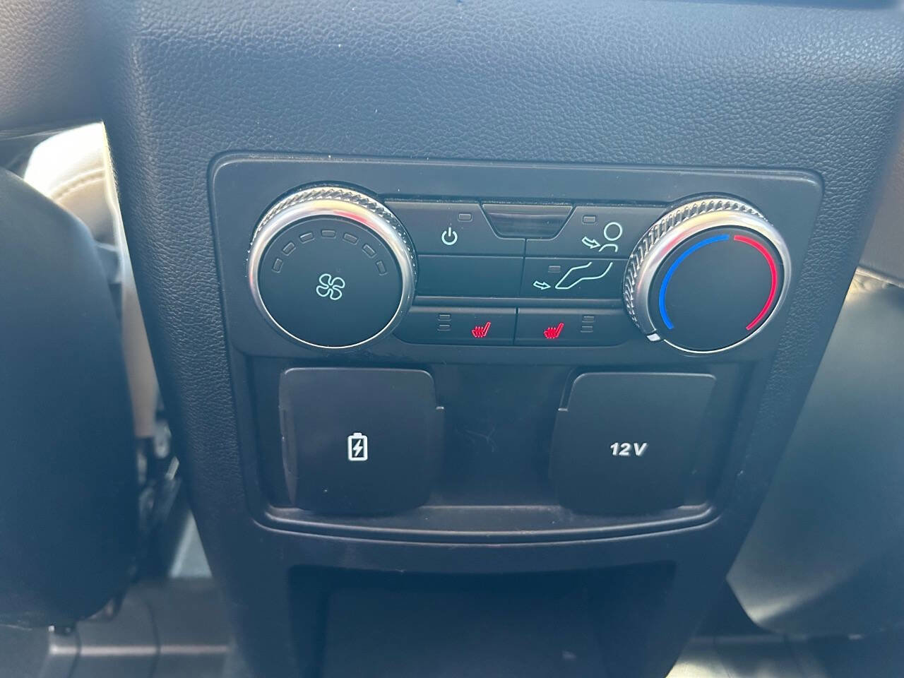 Used 2021 Ford Explorer Limited image 12