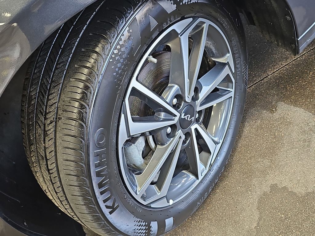 Used 2024 Kia Forte LXS FWD image 29