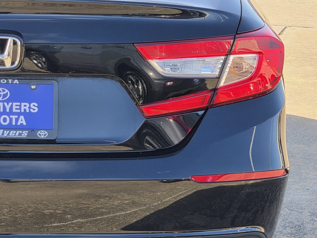 Used 2018 Honda Accord LX image 9