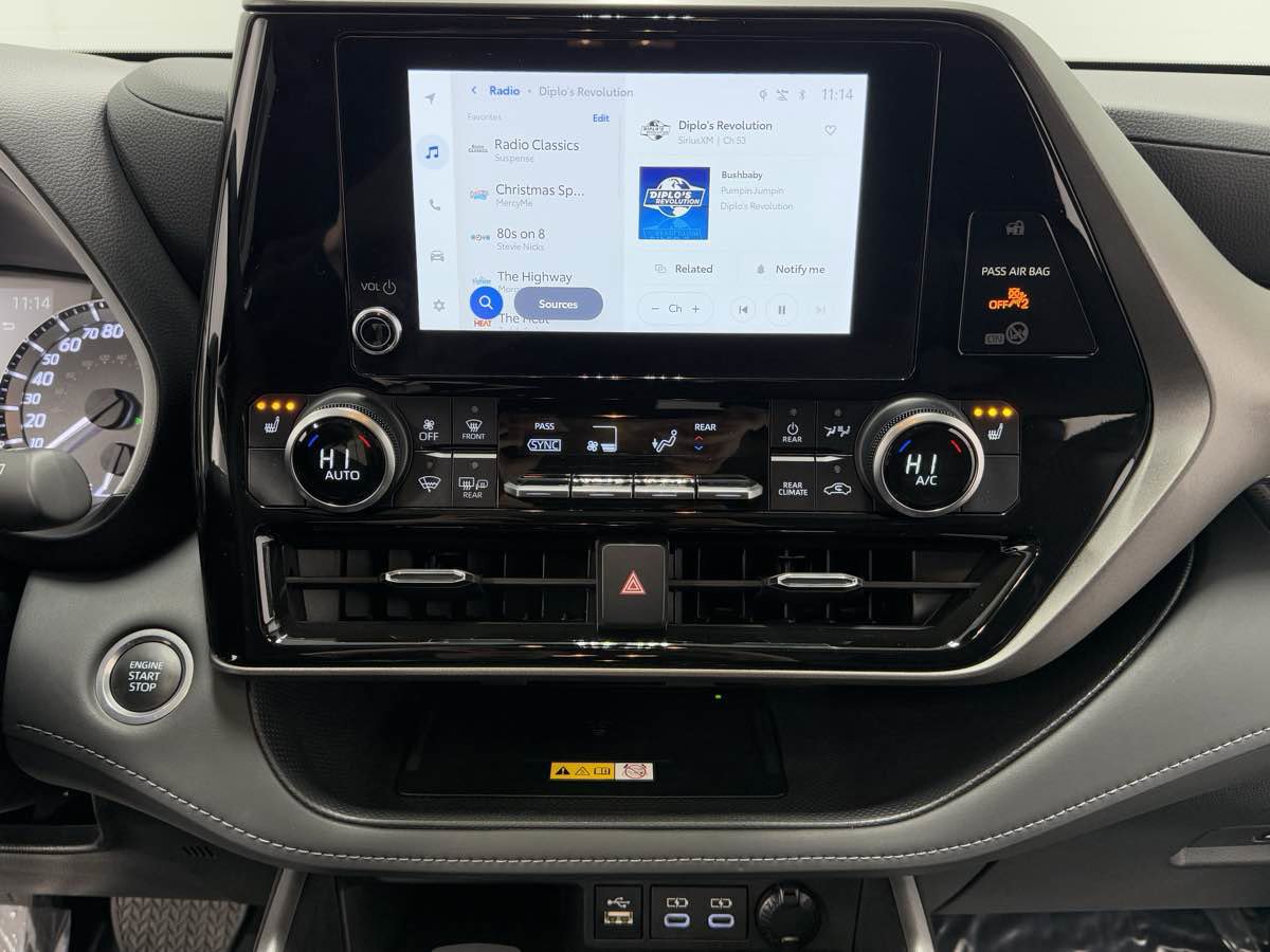 Used 2024 Toyota Highlander XLE image 22