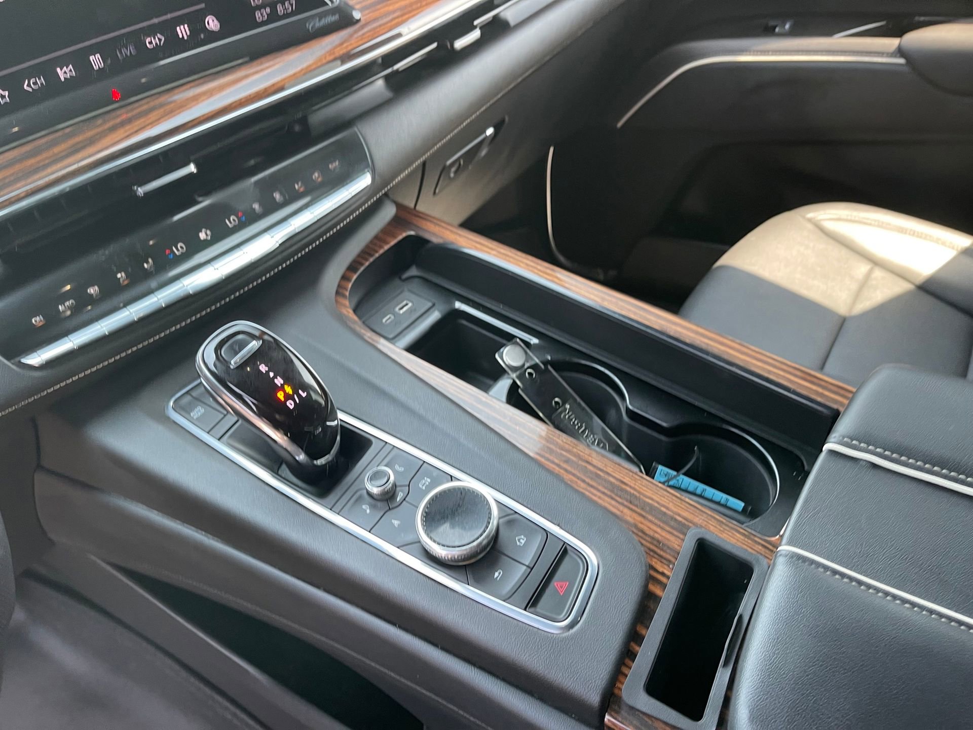 Used 2021 Cadillac Escalade Luxury image 17