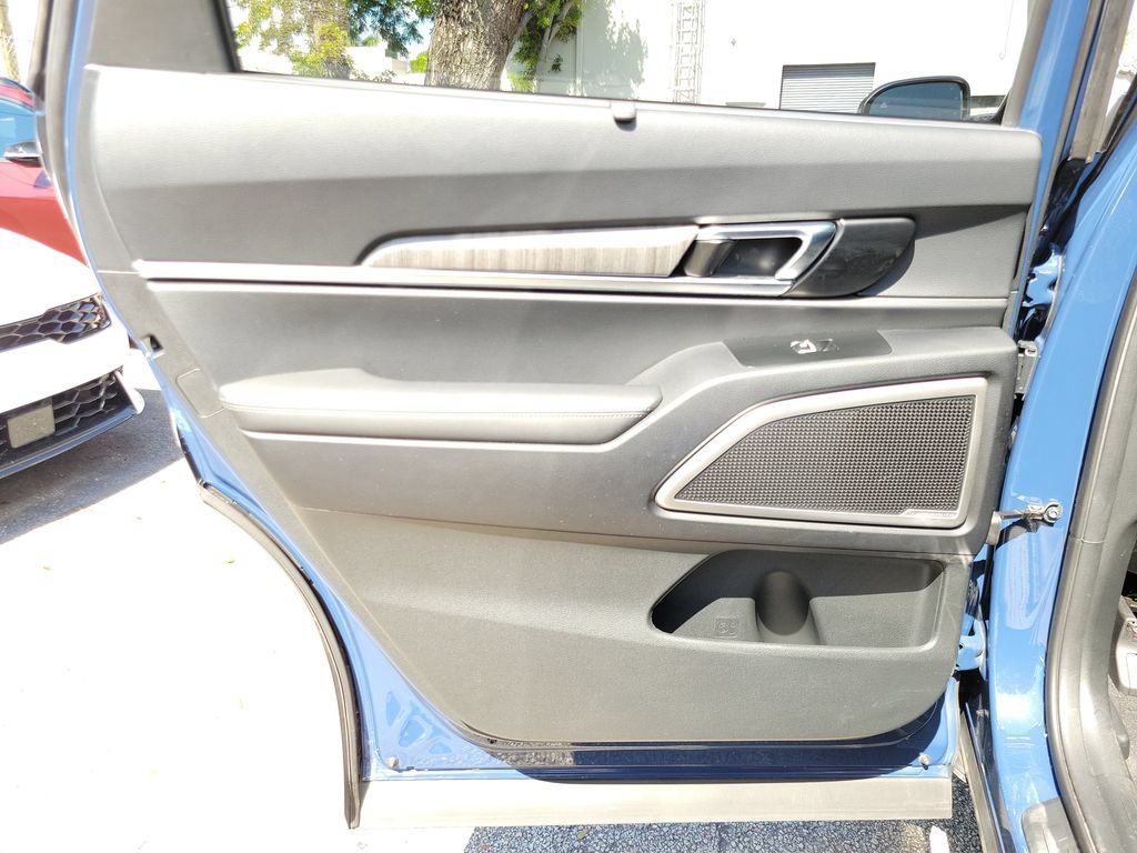 Certified 2023 Kia Telluride EX w/ EX Captain's Chair Package FWD image 15