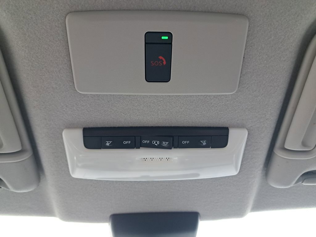 Used 2021 Nissan Kicks SR w/ SR Premium Package FWD image 32