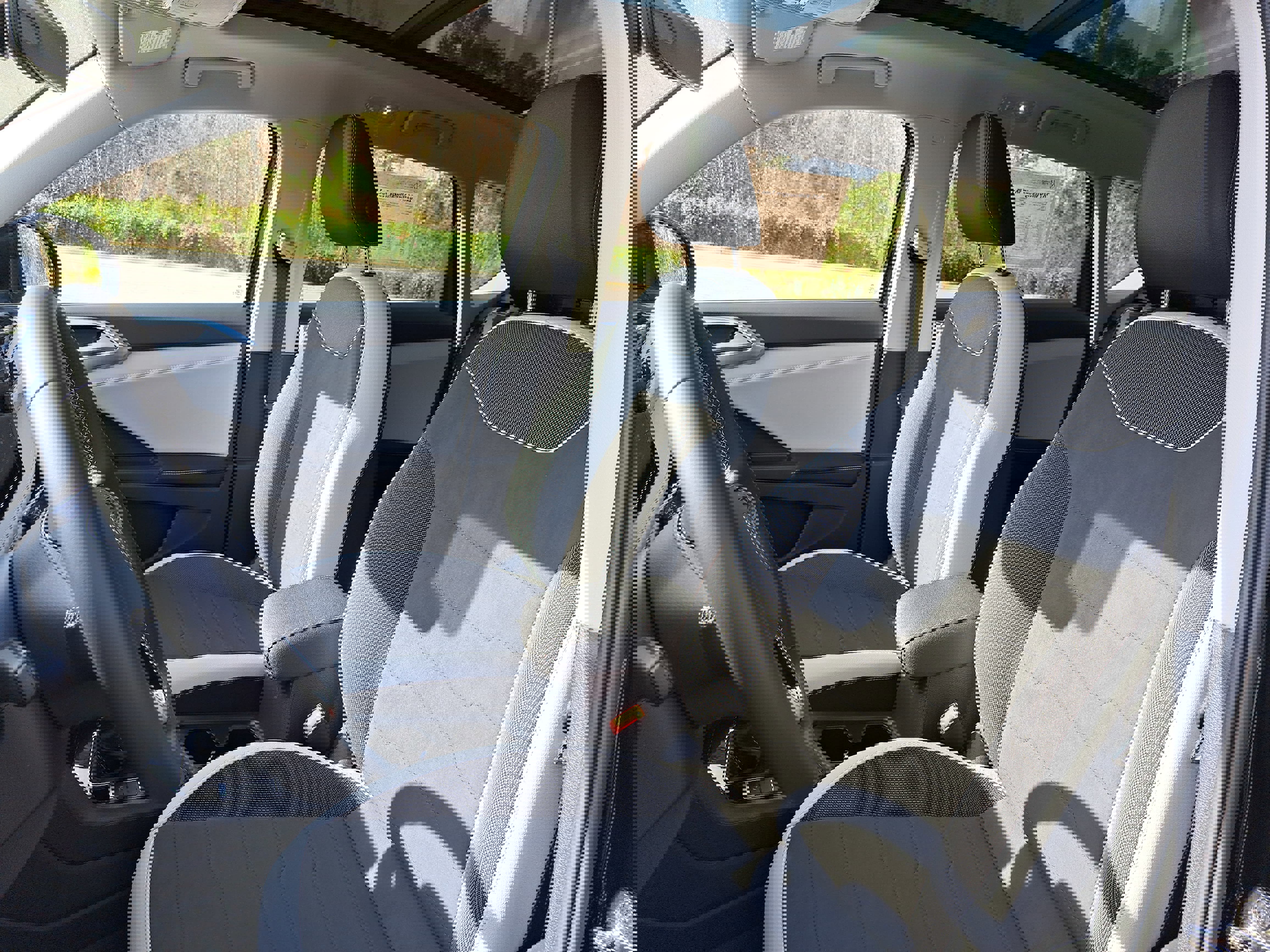 Used 2025 Volkswagen Taos SE w/ Panoramic Sunroof Package image 14