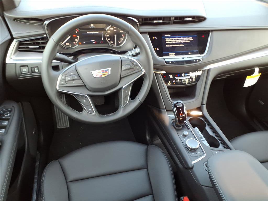 New 2025 Cadillac XT5 Luxury image 8