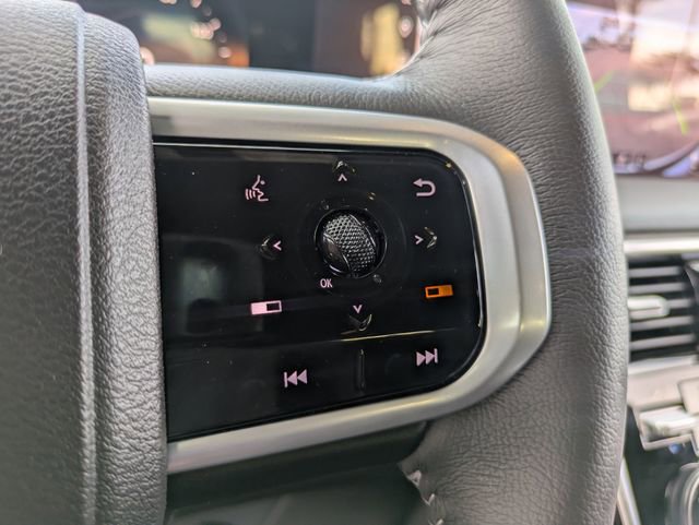 Used 2025 Nissan Armada SL image 32