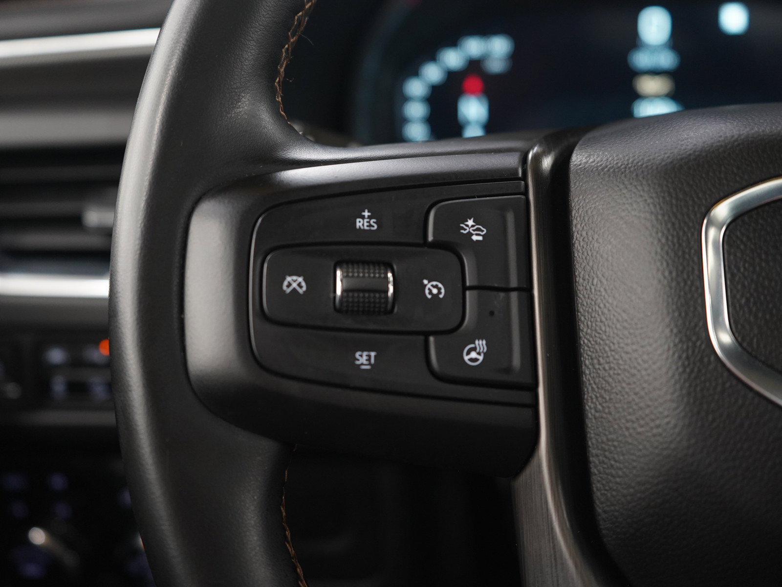 Used 2023 GMC Yukon AT4 w/ AT4 Premium Package AWD/4WD image 27