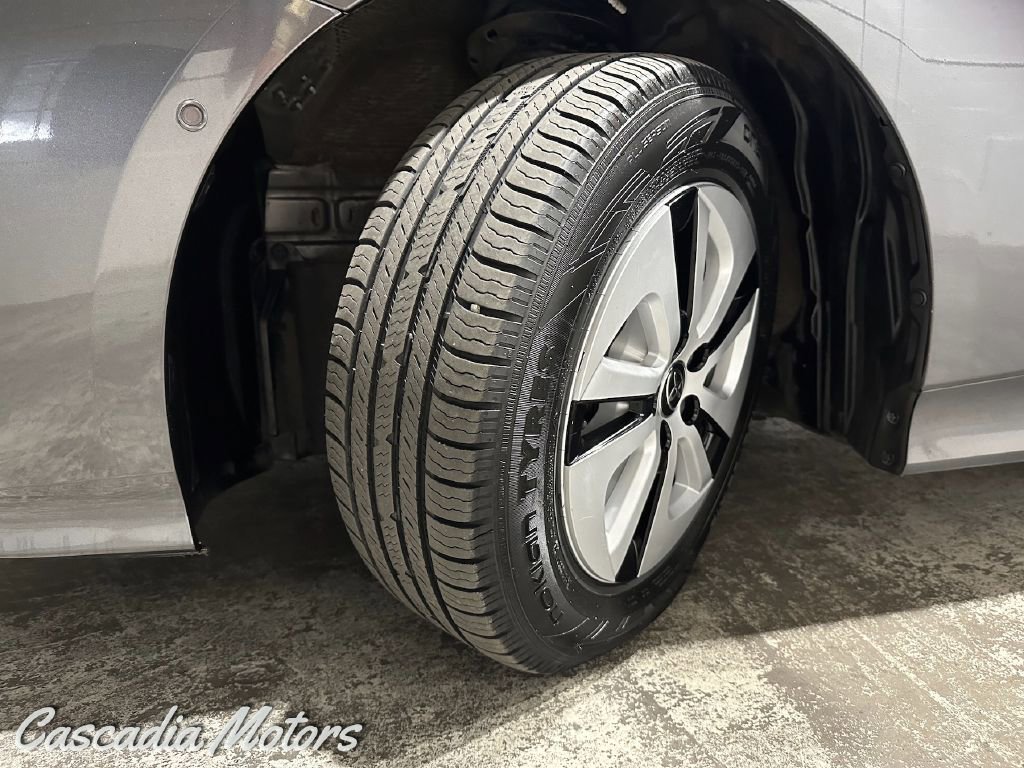 Used 2018 Toyota Prius Four w/ Advanced Technology Package FWD image 33