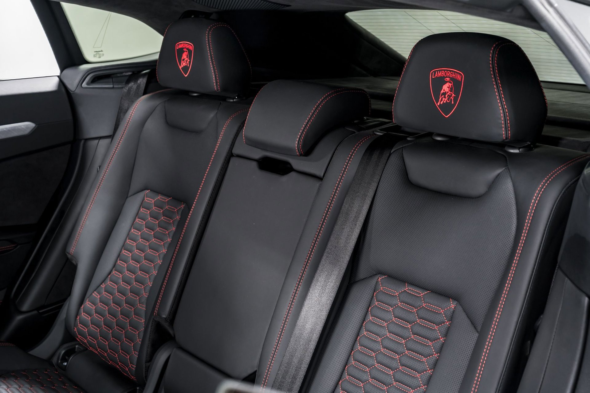 Used 2020 Lamborghini Urus image 31