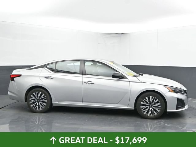Used 2024 Nissan Altima 2.5 SV image 13