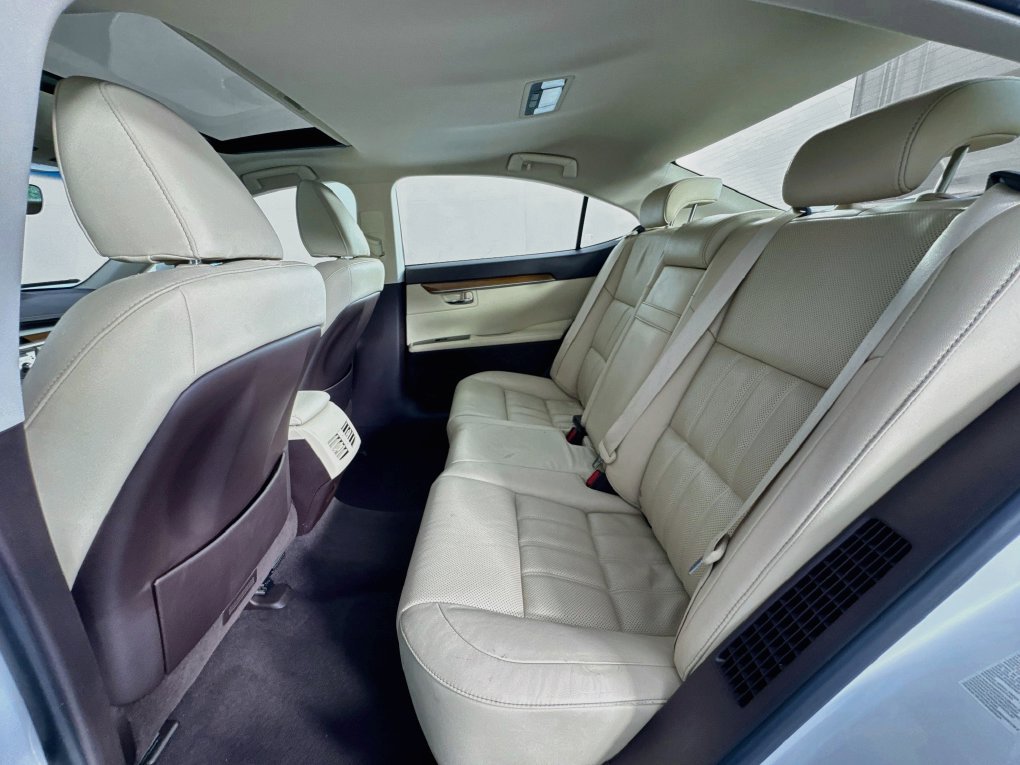 Used 2017 Lexus ES 300h w/ Luxury Package FWD image 22