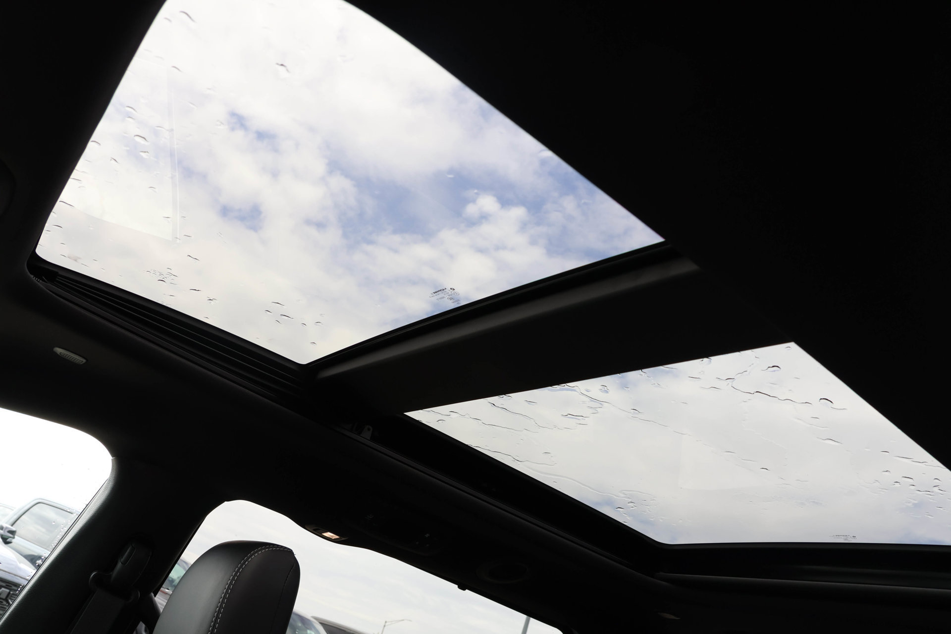 New 2027 Chrysler Pacifica Limited FWD image 8