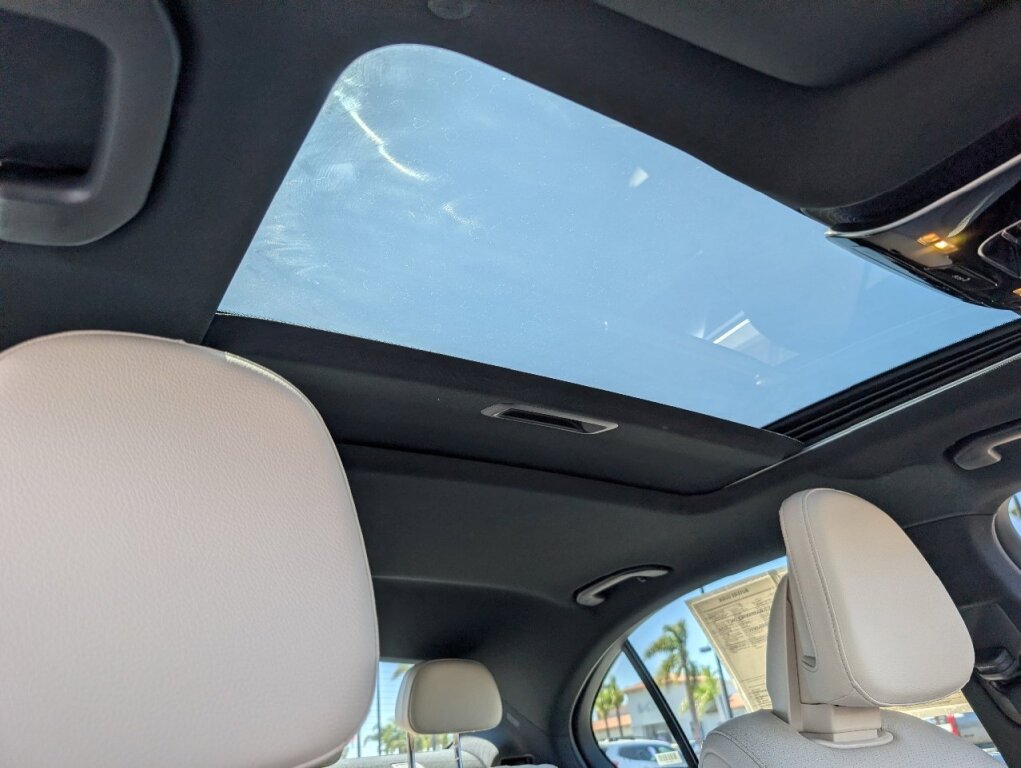 Used 2025 Mercedes-Benz C 300 4MATIC Sedan image 3