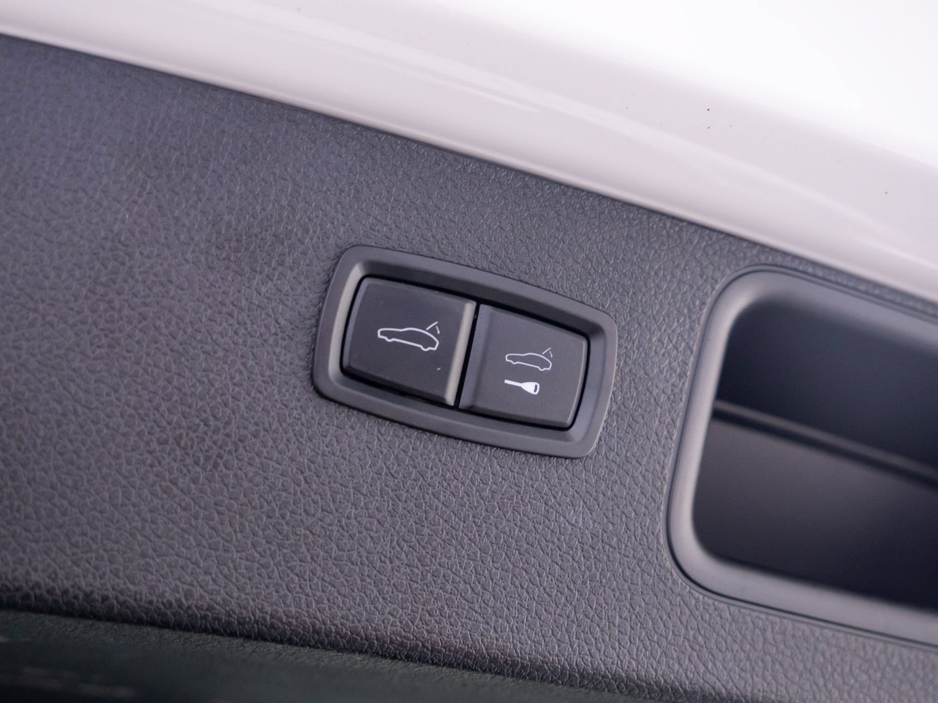 Certified 2024 Porsche Macan w/ Premium Plus Package AWD/4WD image 33