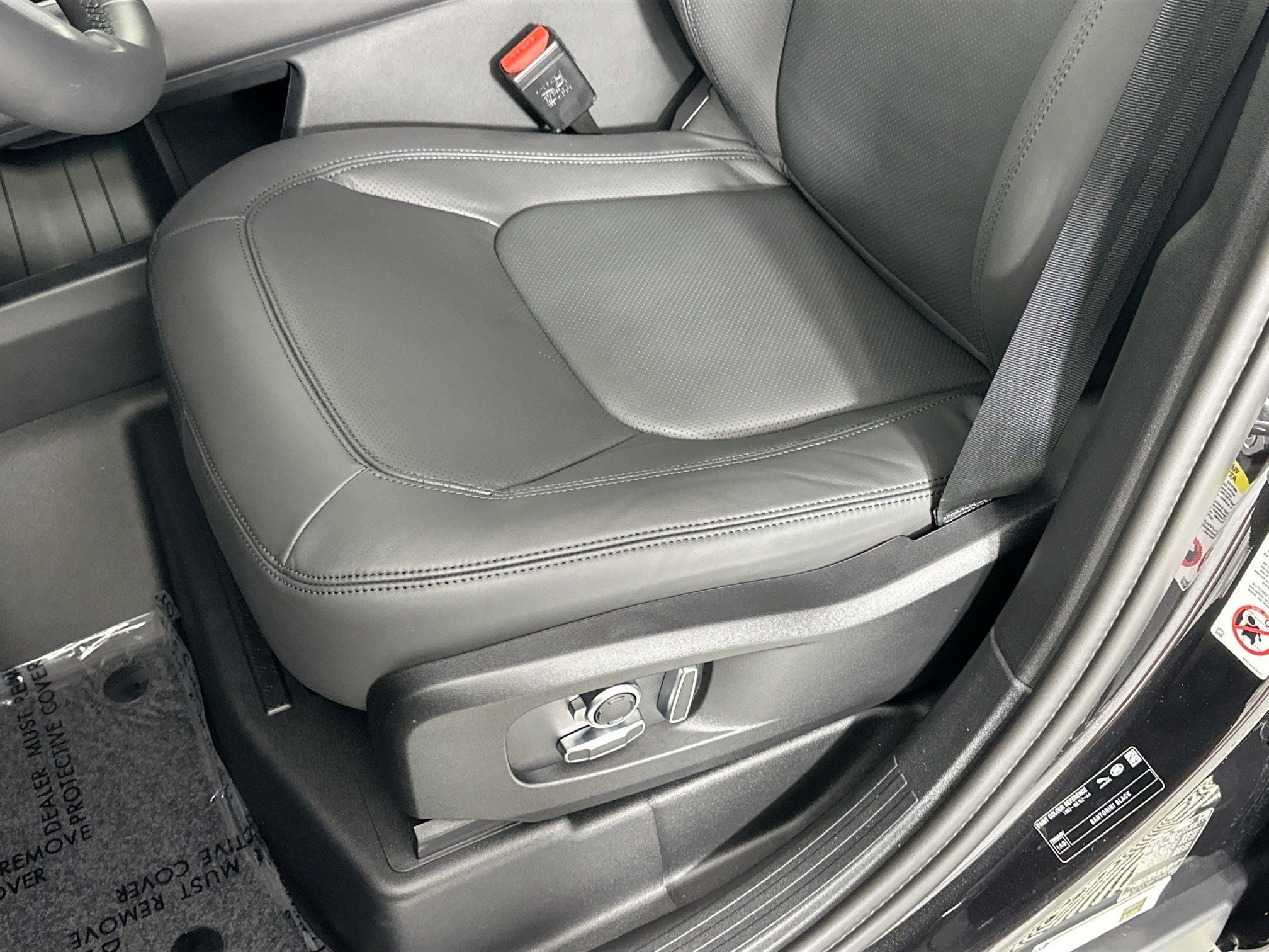 Used 2026 Land Rover Defender 130 X-Dynamic SE image 17