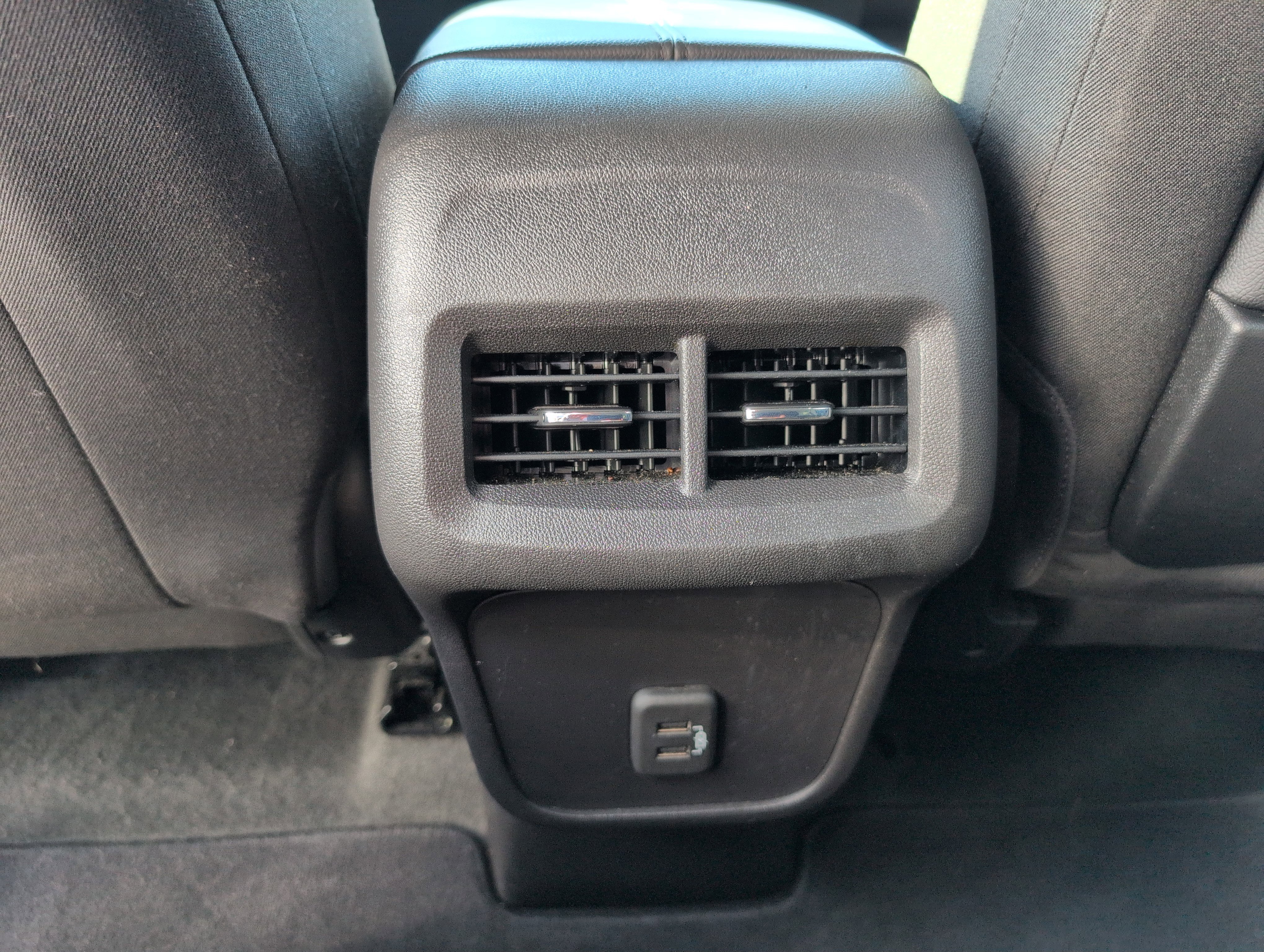 Used 2024 GMC Terrain SLE image 28