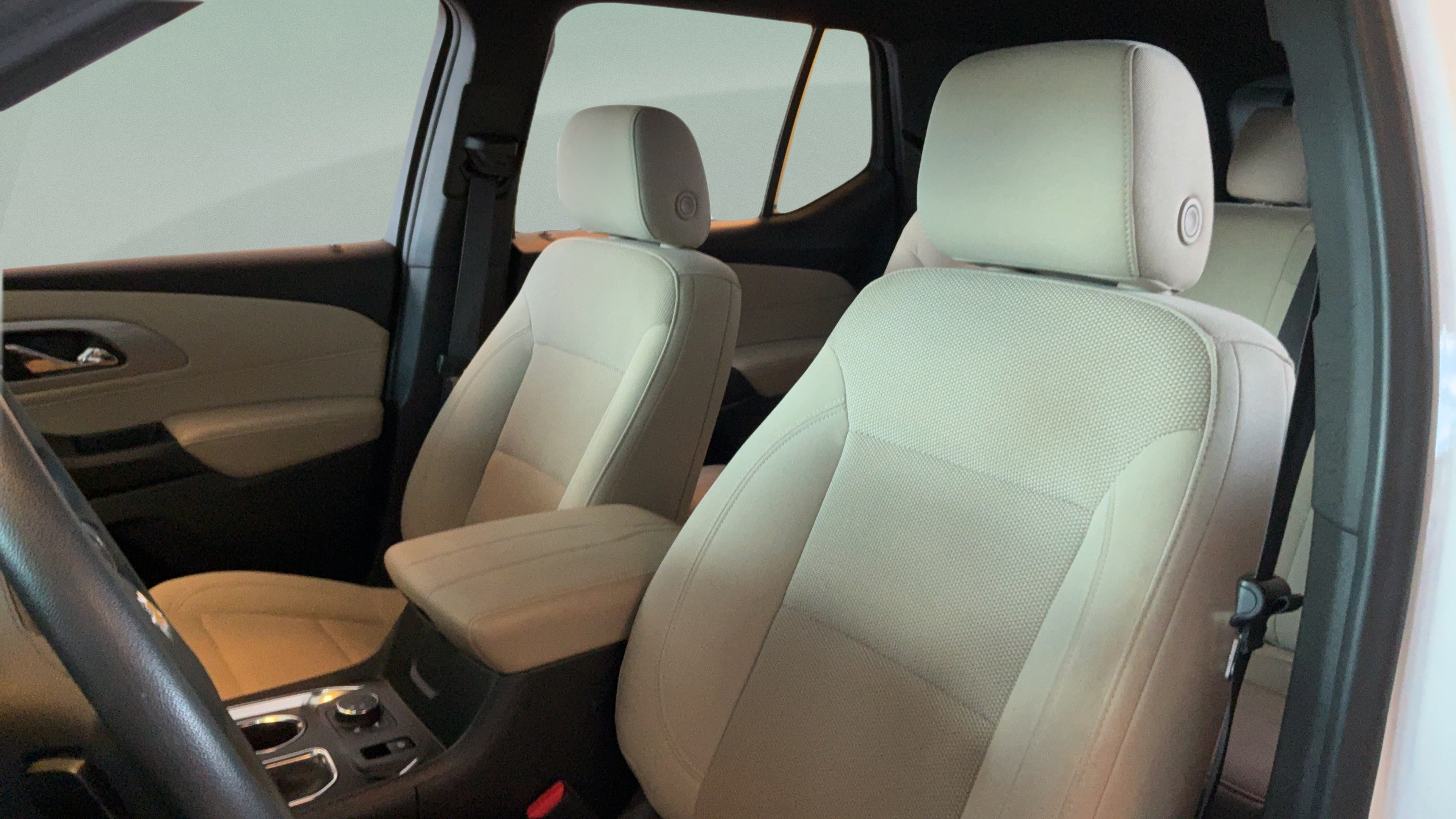 Used 2022 Chevrolet Traverse LS FWD image 23