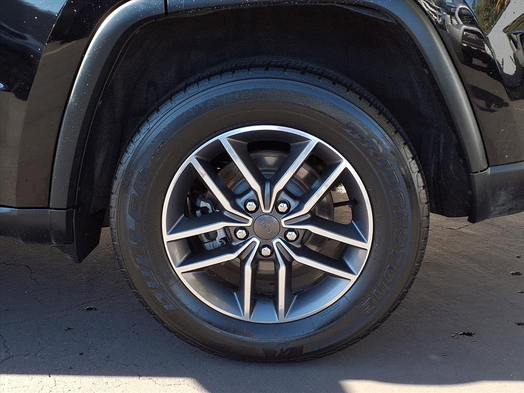 Used 2019 Jeep Grand Cherokee Limited w/ Luxury Group II image 4