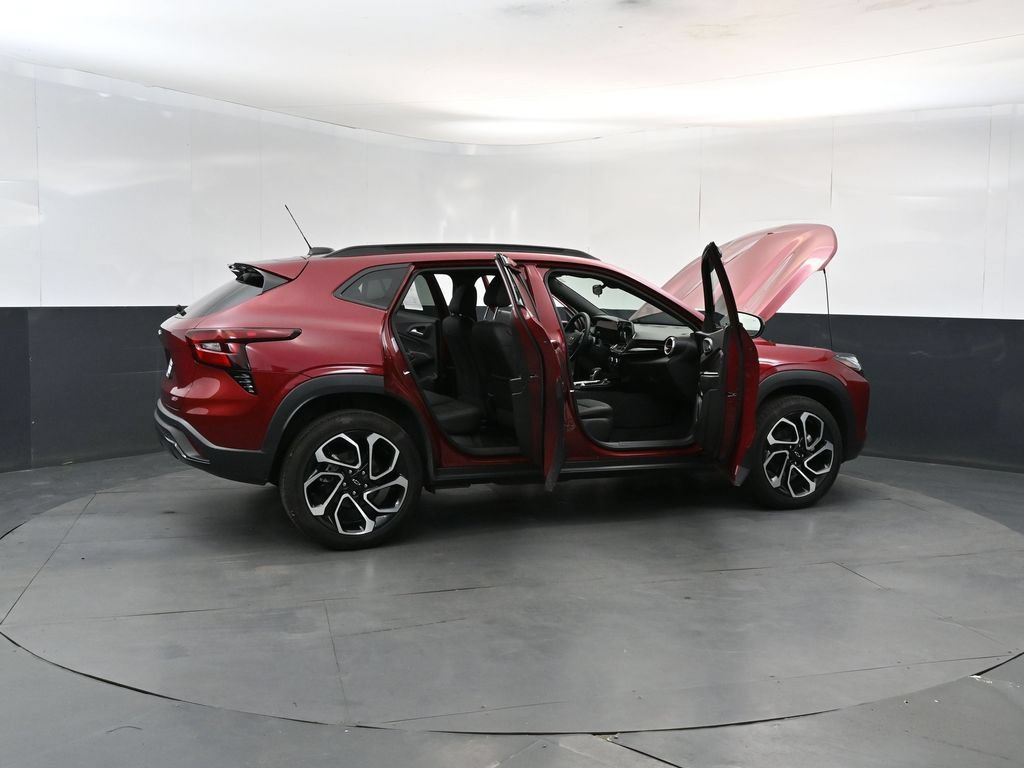 Used 2025 Chevrolet Trax RS w/ Driver Confidence Package FWD image 26