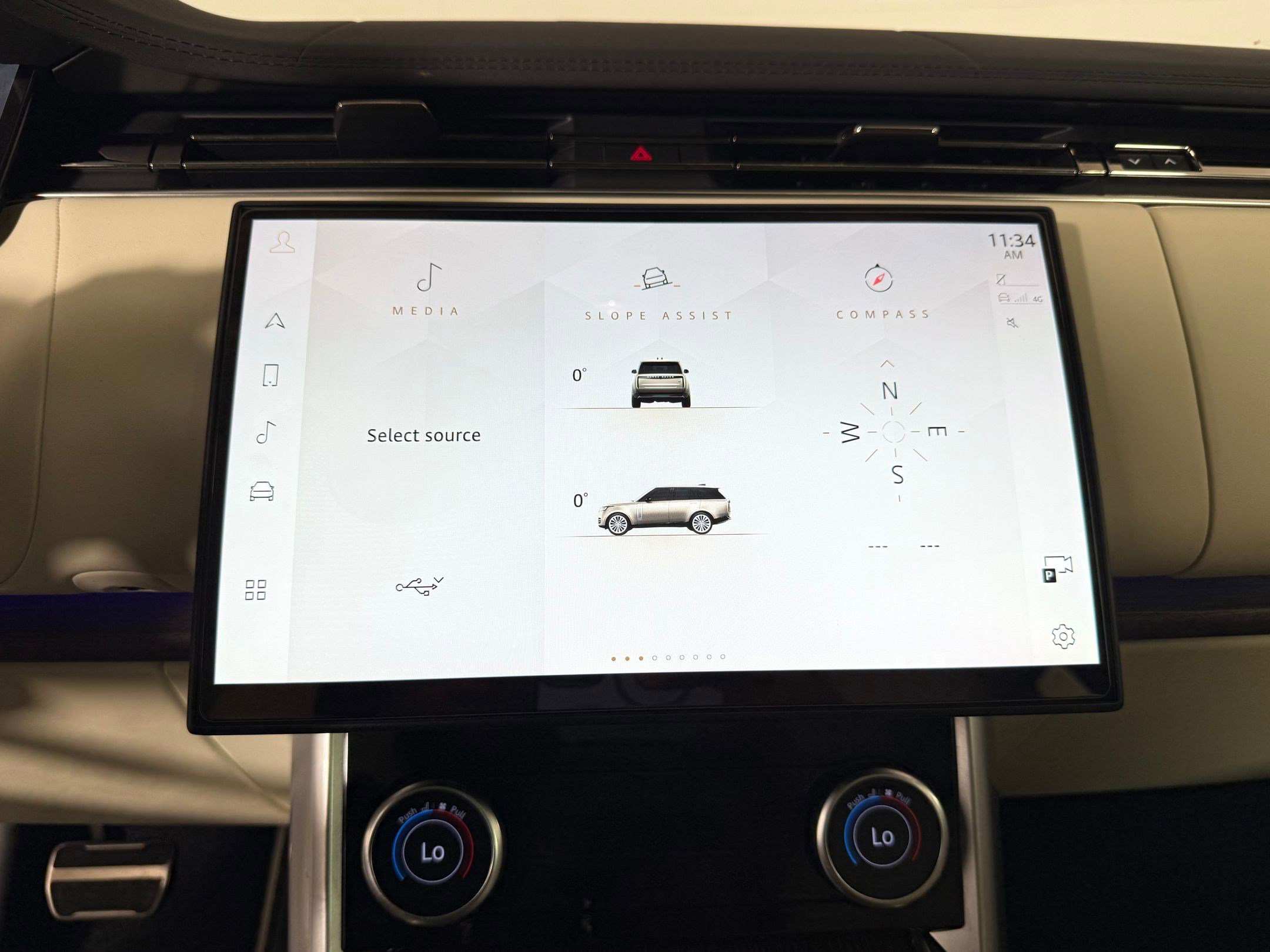 Used 2023 Land Rover Range Rover SE image 23