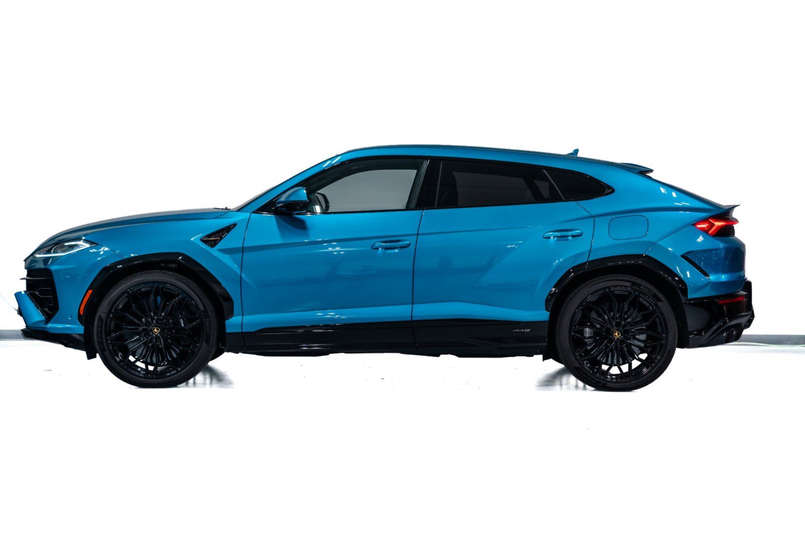 Used 2025 Lamborghini Urus SE AWD/4WD image 8