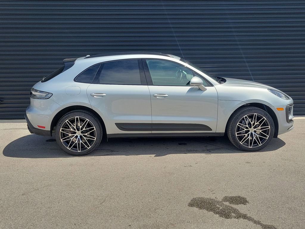 Certified 2025 Porsche Macan image 8