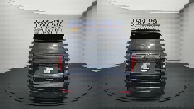 Used 2022 Chevrolet Suburban Z71 w/ Luxury Package AWD/4WD image 4