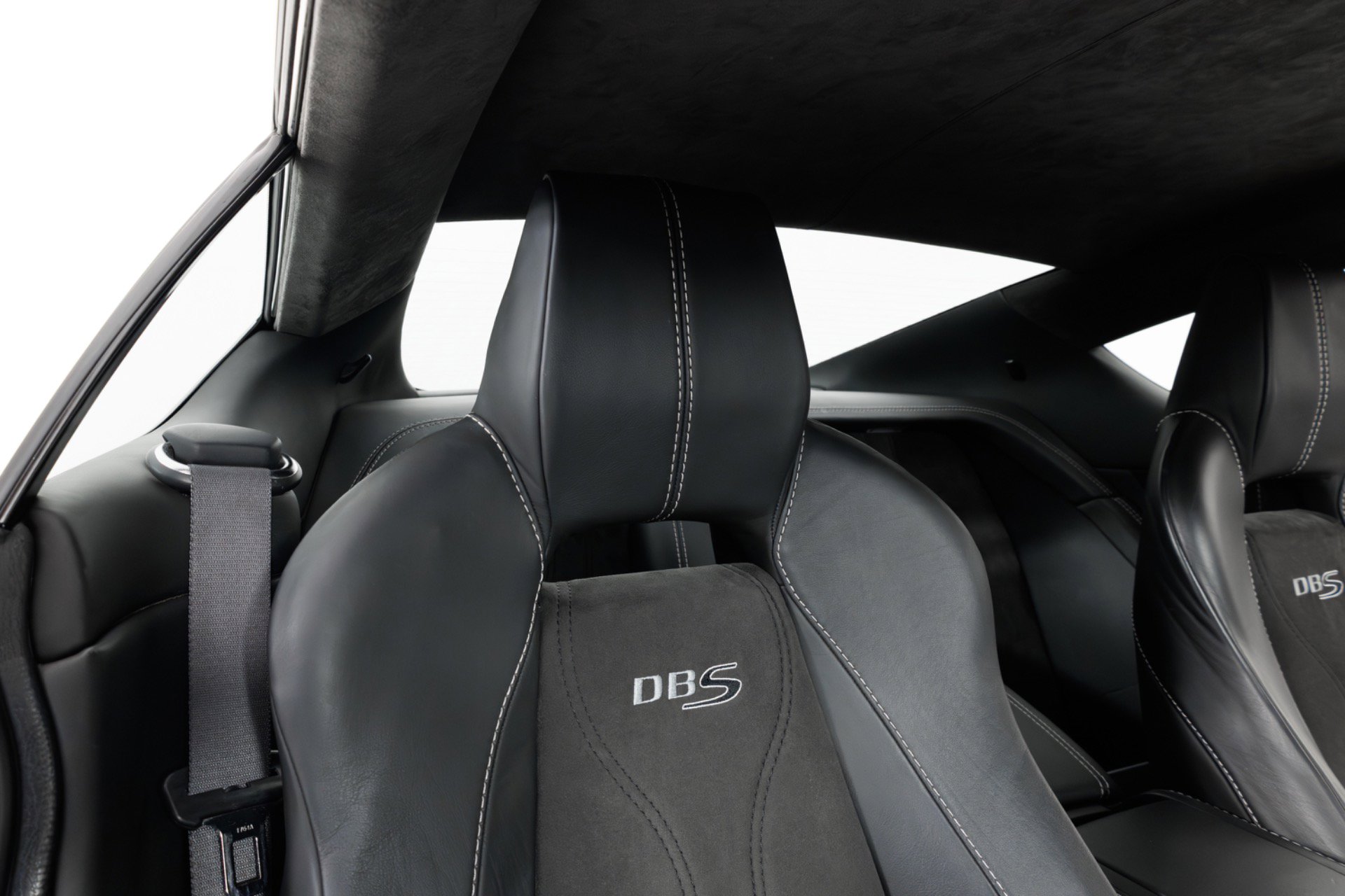 Used 2009 Aston Martin DBS Coupe RWD image 34