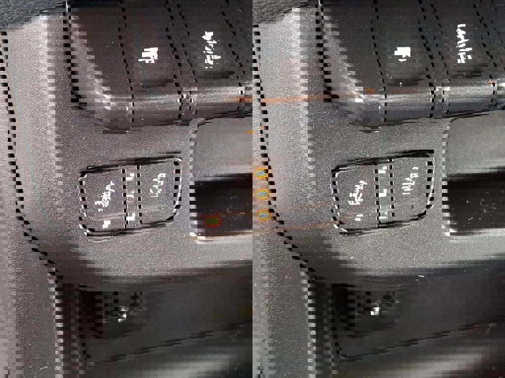 Used 2020 Chevrolet Colorado Z71 image 28