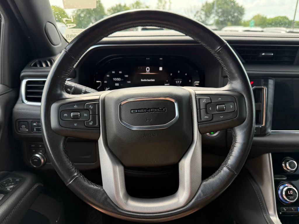 Used 2022 GMC Yukon XL Denali AWD/4WD image 13