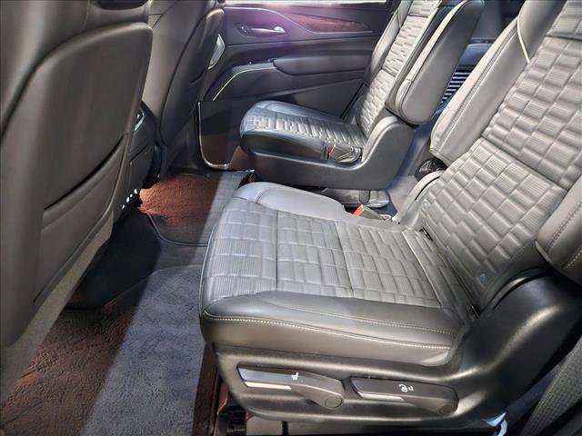 Used 2023 Cadillac Escalade Sport Platinum w/ LPO, ONYX Package image 17