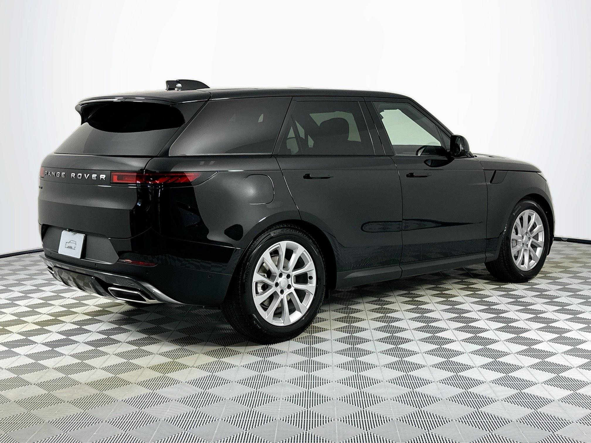 Used 2025 Land Rover Range Rover Sport SE image 5