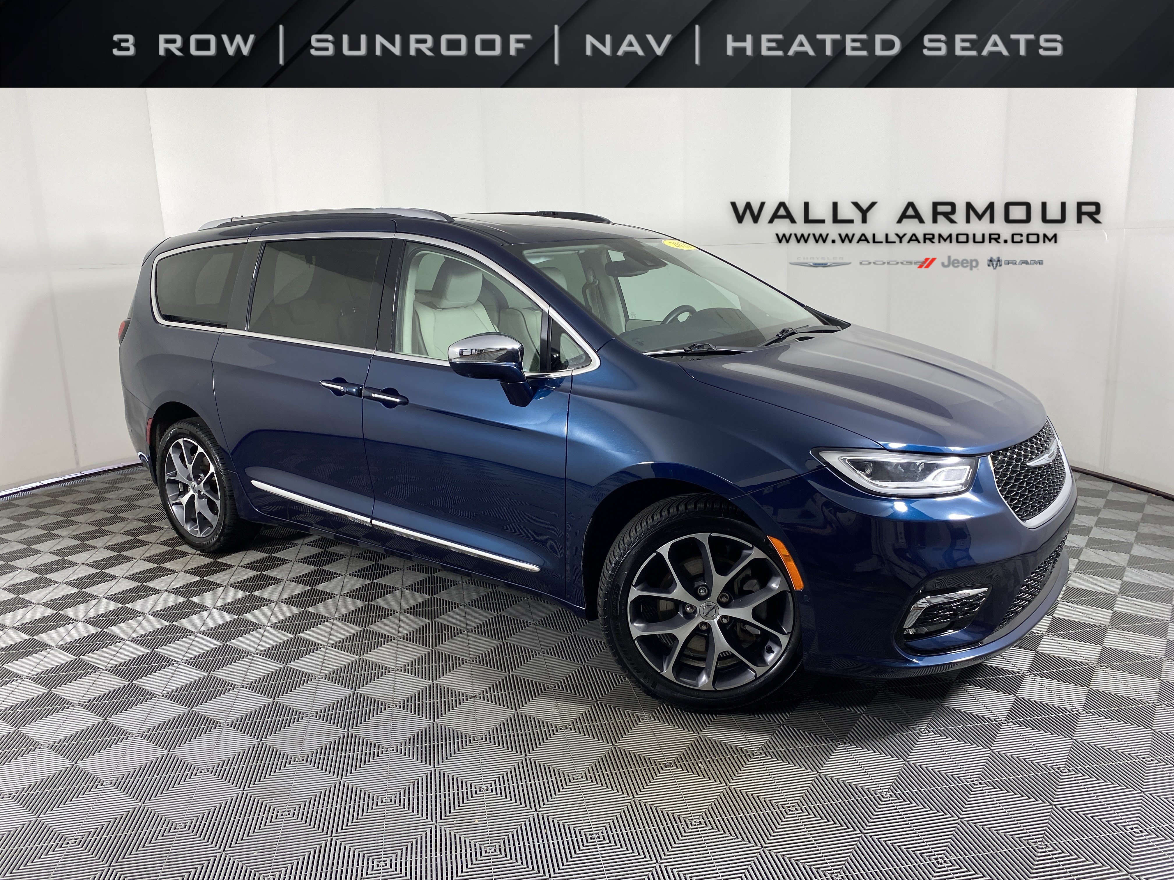 Used 2021 Chrysler Pacifica Limited w/ Uconnect Theater Family Group AWD/4WD image 1