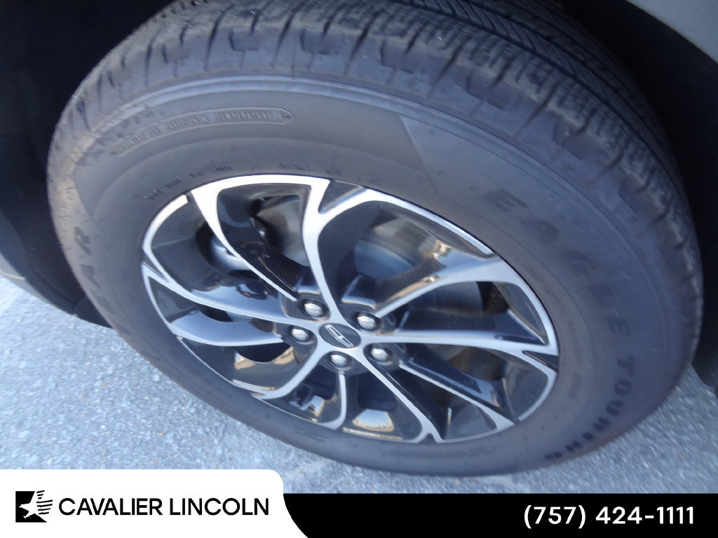 Used 2026 Lincoln Nautilus Premier AWD/4WD image 11
