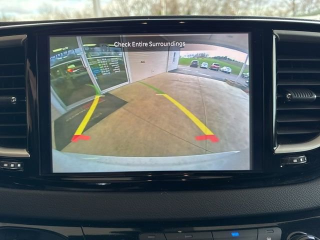 Used 2025 Chrysler Pacifica Select image 21