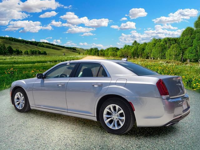Used 2015 Chrysler 300 Limited RWD image 4