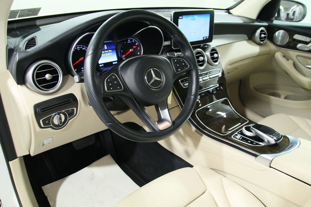 Used 2018 Mercedes-Benz GLC 300 4MATIC image 5