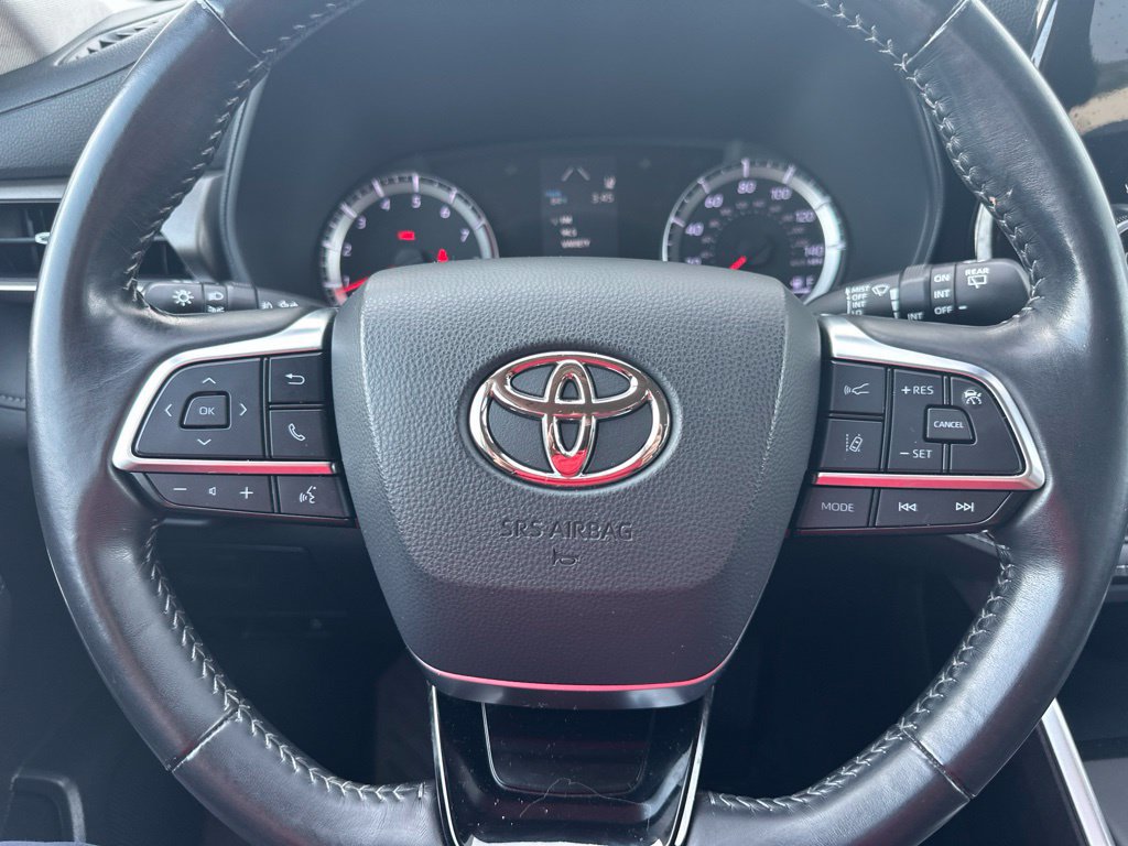 Used 2021 Toyota Highlander LE AWD/4WD image 35