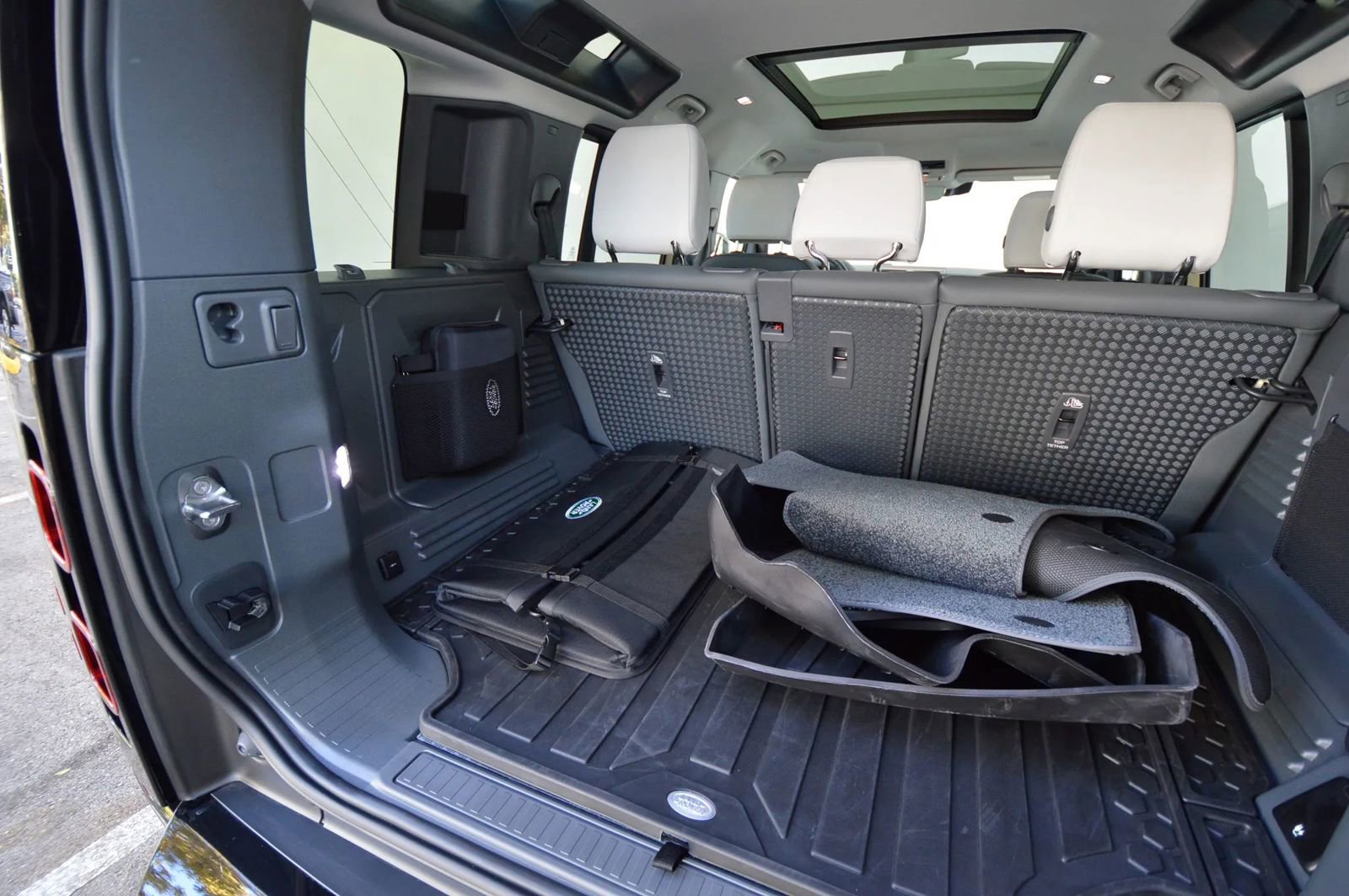 Used 2025 Land Rover Defender 110 X-Dynamic SE image 60