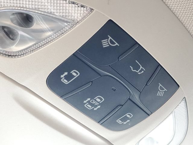Used 2024 Chrysler Pacifica Limited FWD image 26