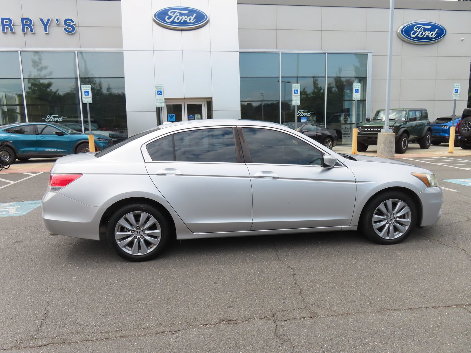 Used 2011 Honda Accord EX-L image 4