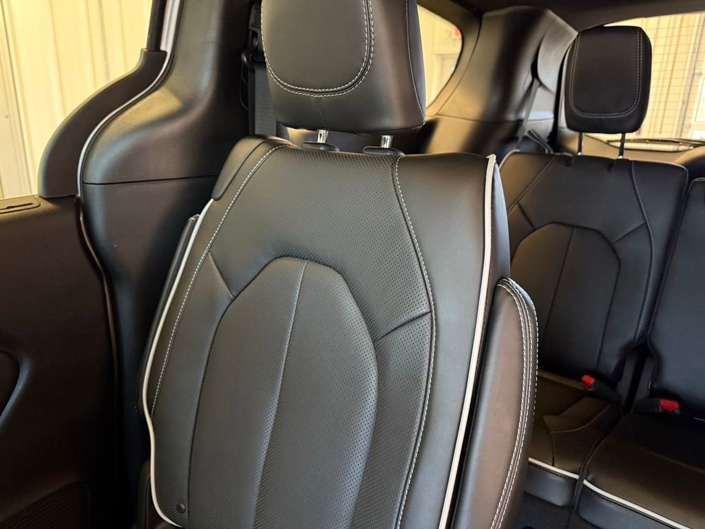 New 2026 Chrysler Pacifica Limited image 22