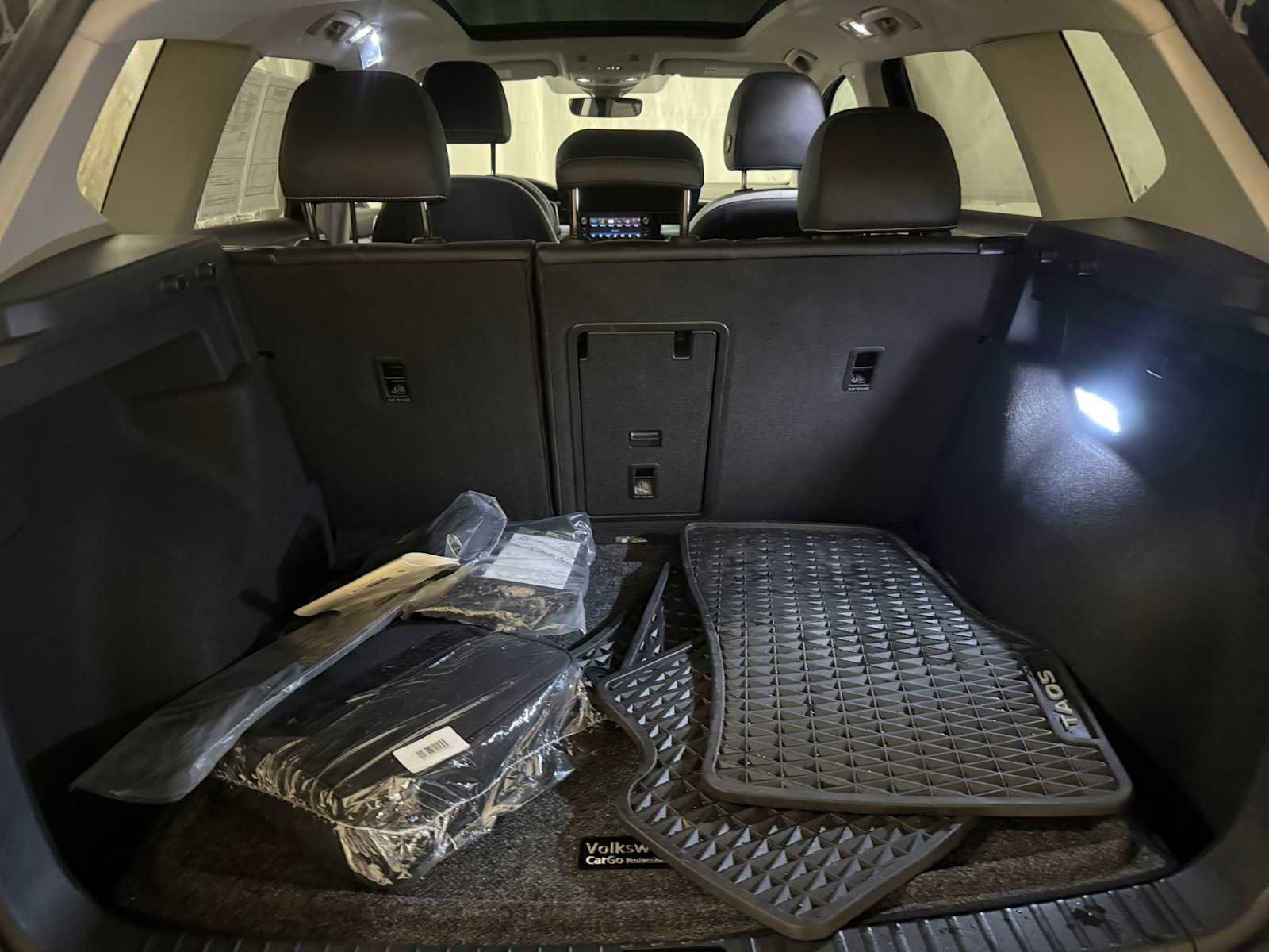 Certified 2025 Volkswagen Taos SE w/ Panoramic Sunroof Package image 24